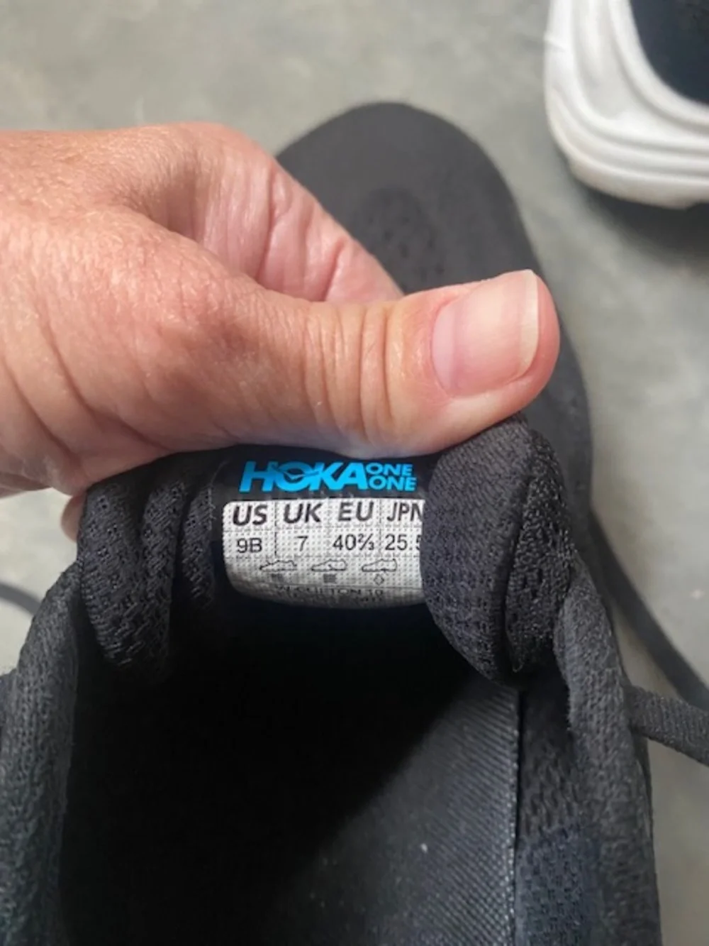 Hoka Black And White Clifton 10 Running Sneakers Size 9 - Picture 11 of 11